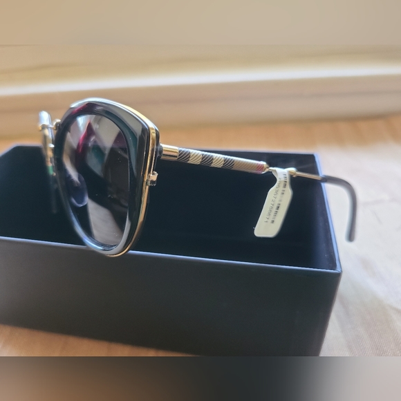New & Authentic Burberry Sunglasses, Model BE 4251Q - Picture 2 of 3